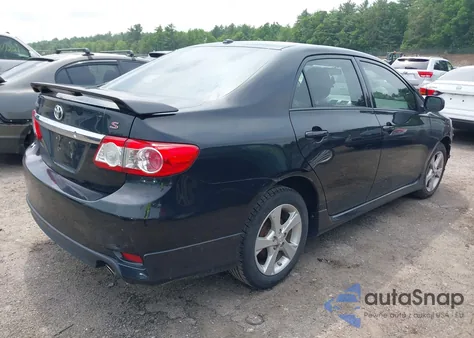 2011 Toyota Corolla S z USA, uszkodzony, nr VIN 2T1BU4EEXBC733044